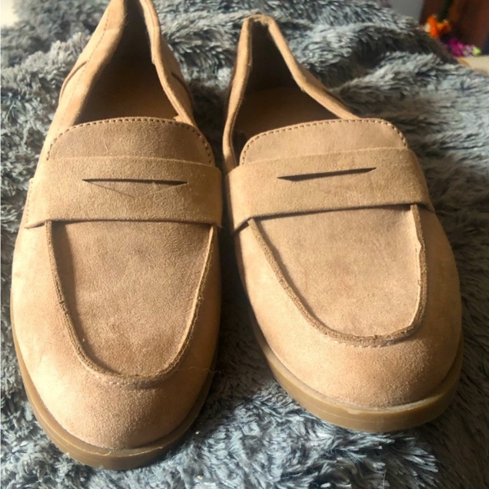 Old navy tan suede size 7 loafers, women’s